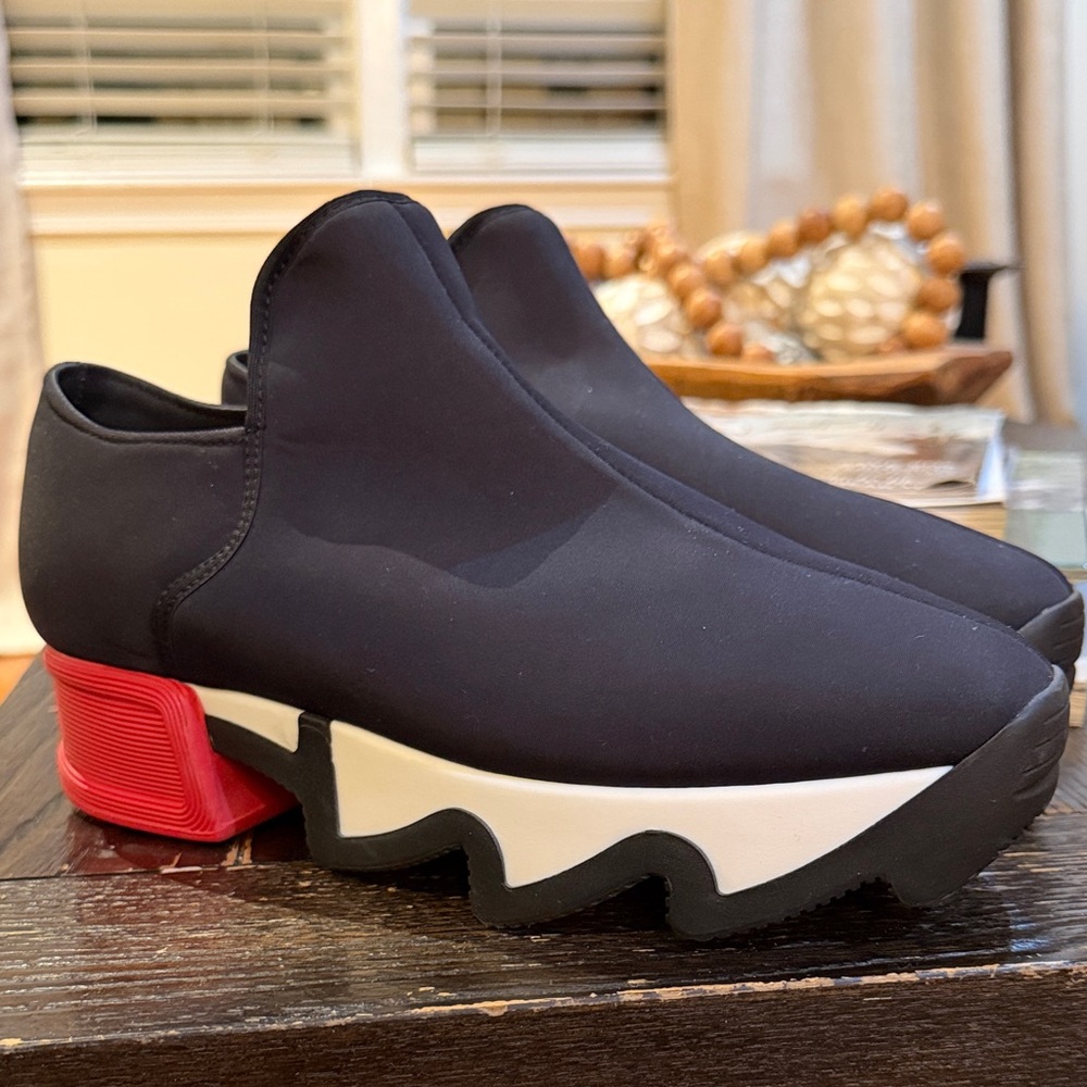 iRi NYC Black and Red Women's Sneakers